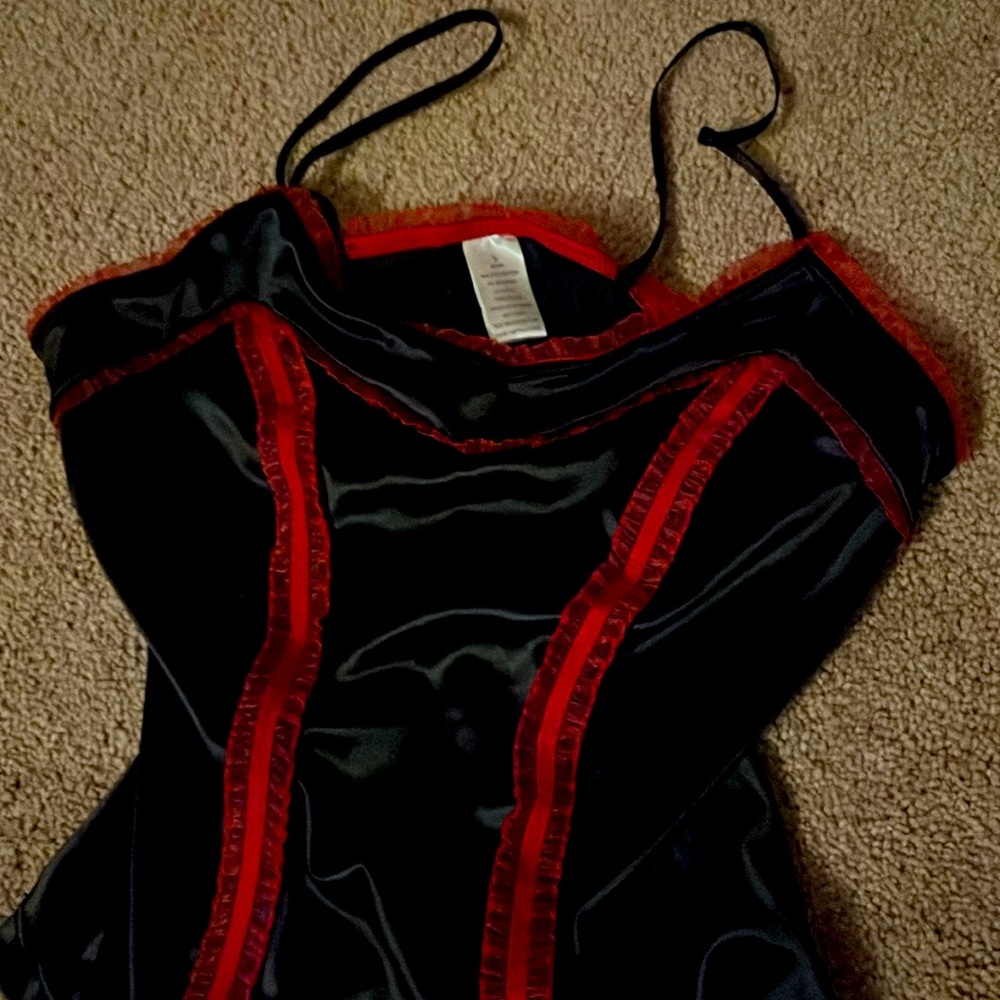 lingerie! fit small or medium. ask any question before purchase .. happy to neg